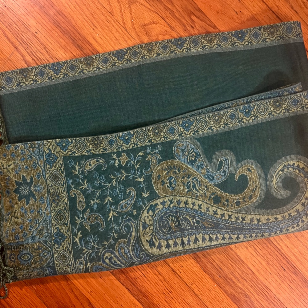 Long Jewel Green Wrap - Picture 2 of 2